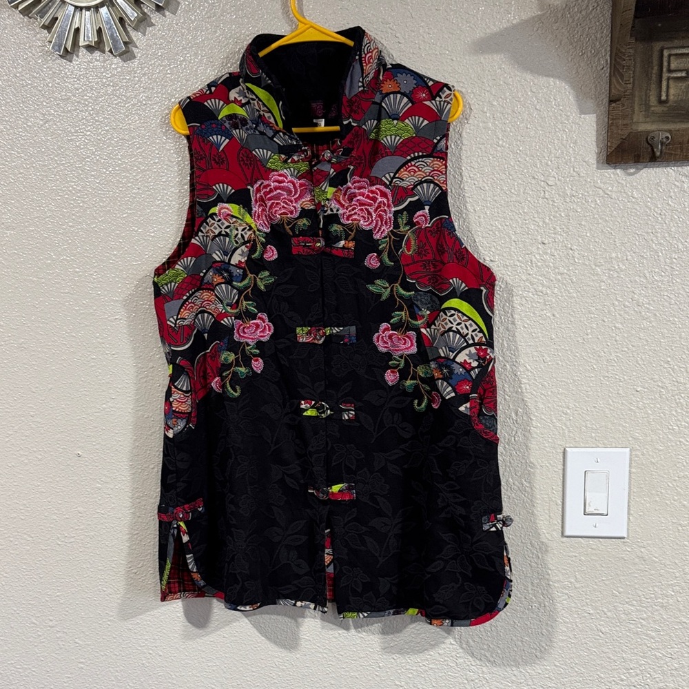 Floral Patterned Women's Vest - Black and Red vintage